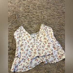 Super cute floral top!